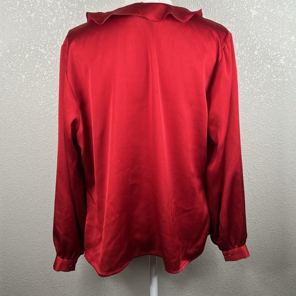 Vince Camuto Scarlet Red Silky Ruffle V-Neck Festive Classic Top Size 1X - Picture 6 of 9